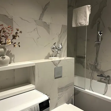 Scala By Moderna Profit - Lakowa 60h Z Parkingiem *